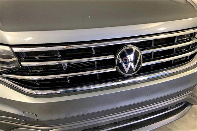 2024 Volkswagen Tiguan Vehicle Photo in KANSAS CITY, MO 64114-4502