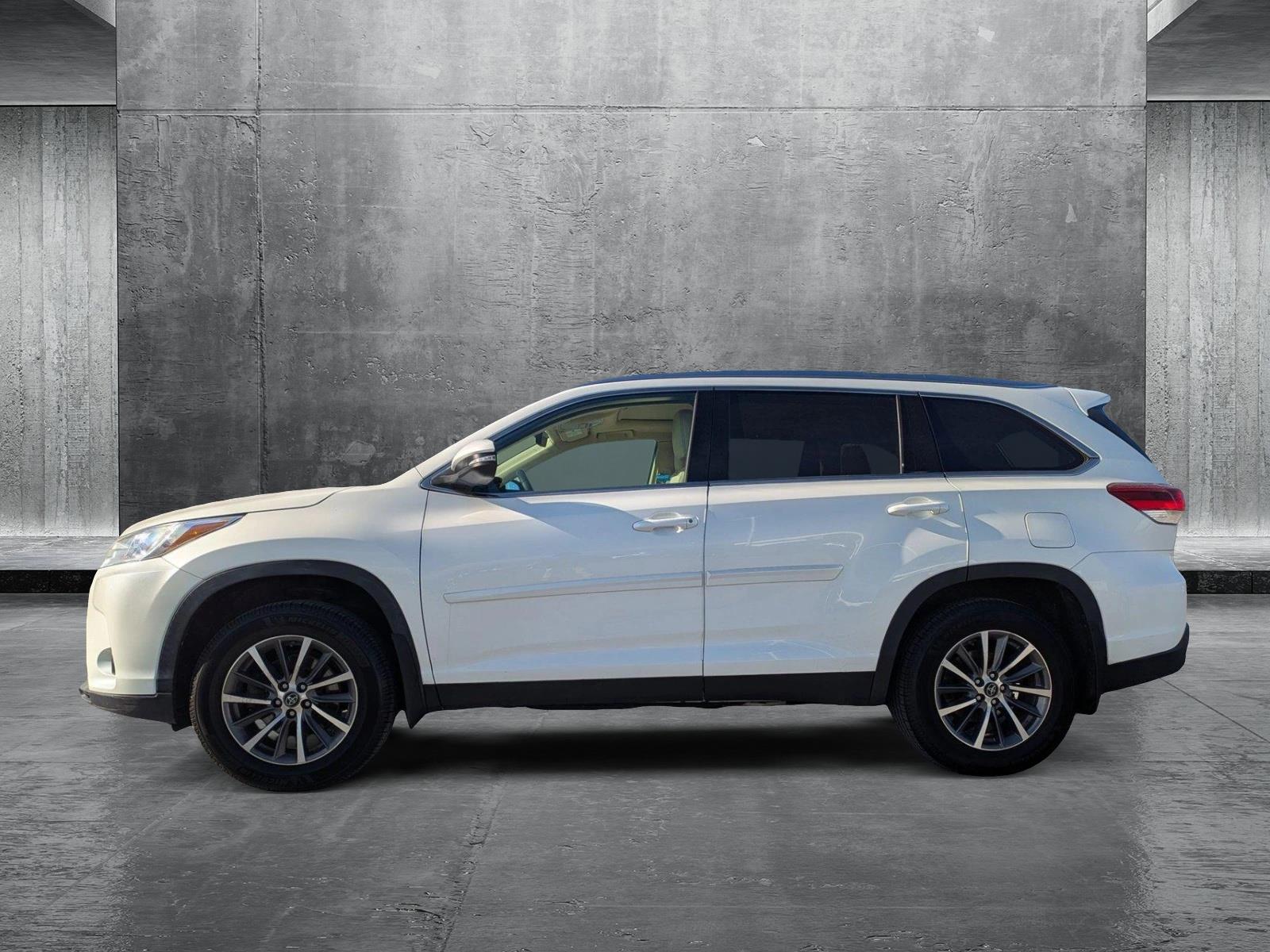 2019 Toyota Highlander Vehicle Photo in LAUREL, MD 20707-4697