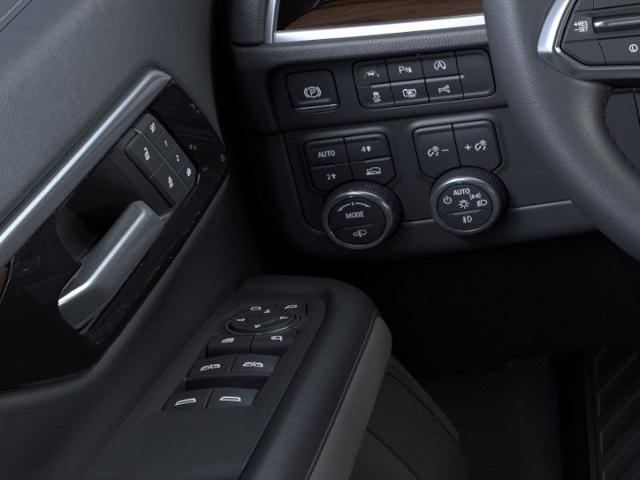 2025 Chevrolet Suburban Vehicle Photo in EVERETT, WA 98203-5662