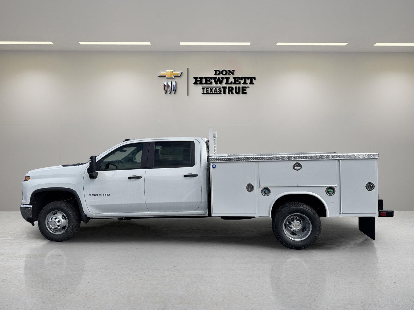 2025 Chevrolet Silverado 3500 HD Chassis Cab Vehicle Photo in GEORGETOWN, TX 78626-7508