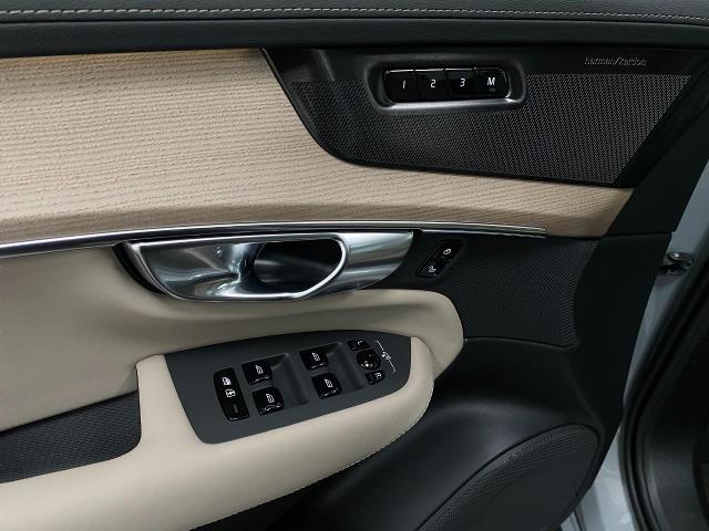 2025 Volvo XC90 Plug-In Hybrid Vehicle Photo in Appleton, WI 54913