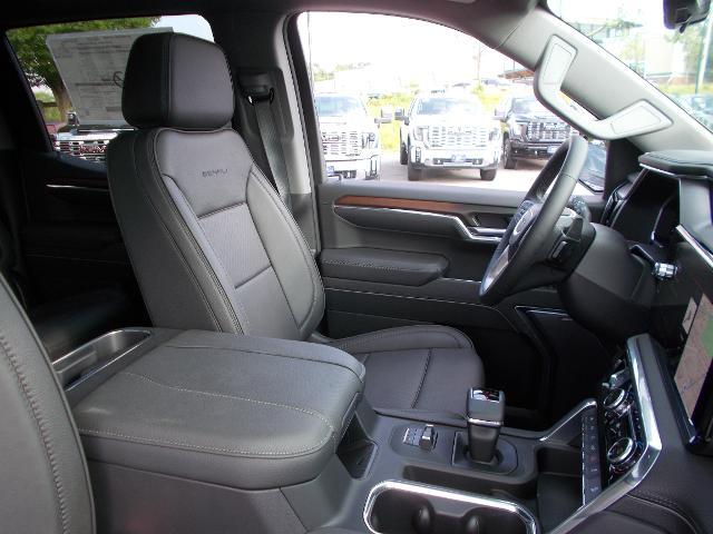 2025 GMC Sierra 1500 Vehicle Photo in LOWELL, MA 01852-4336