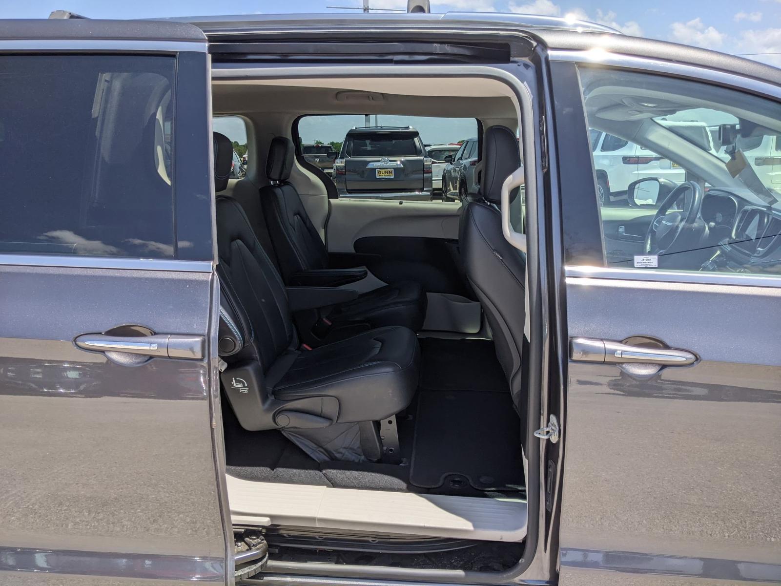 2021 Chrysler Pacifica Vehicle Photo in Seguin, TX 78155