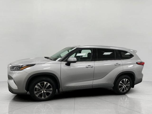2022 Toyota Highlander Vehicle Photo in Appleton, WI 54913