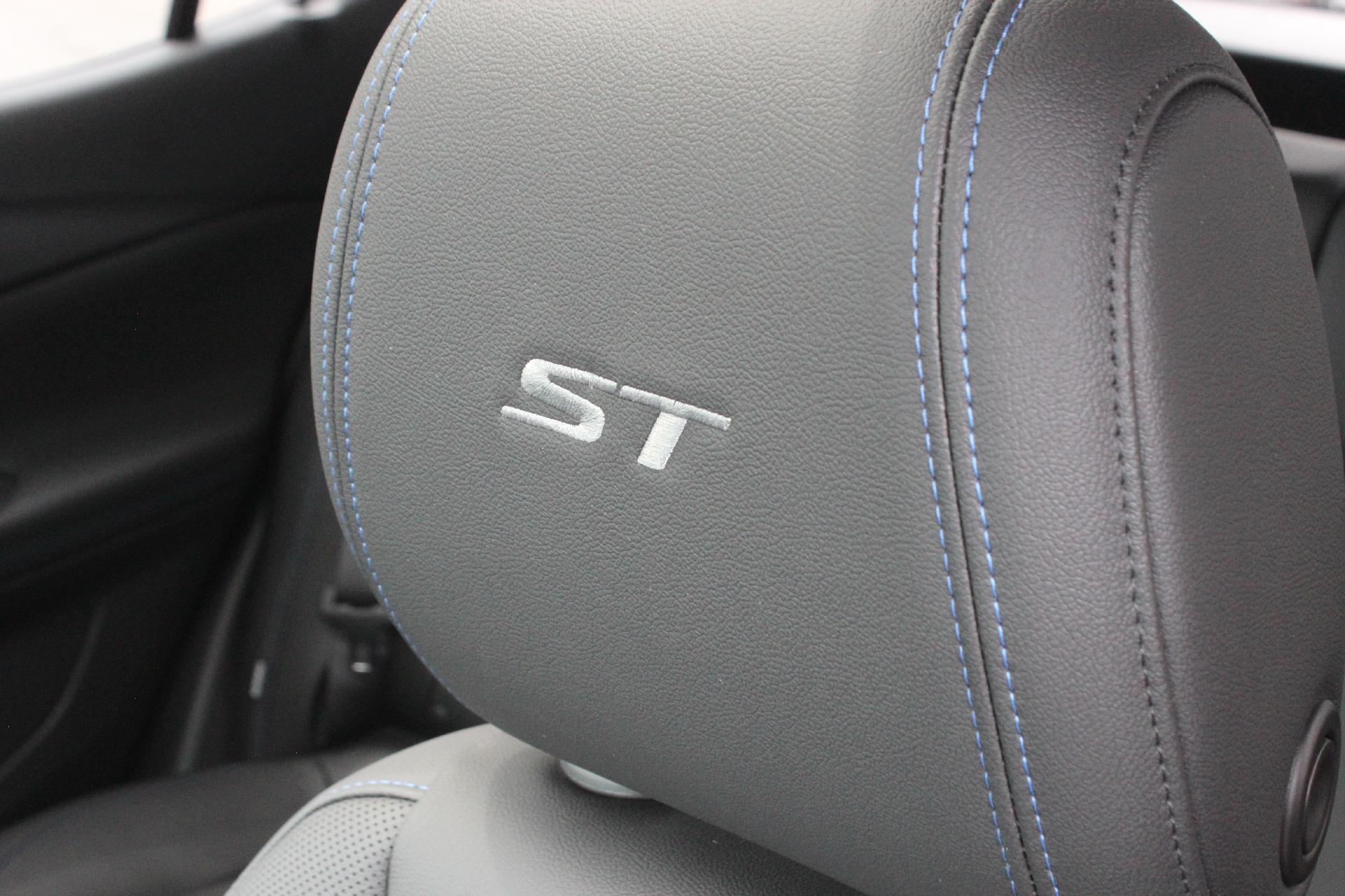 2026 Buick Encore GX Vehicle Photo in AURORA, CO 80012-4011