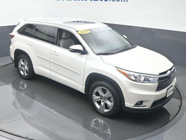 2016 Toyota Highlander Vehicle Photo in Marion, IA 52302