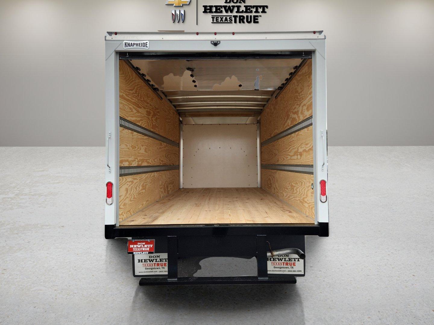 2025 Chevrolet Express Cutaway 4500 Vehicle Photo in GEORGETOWN, TX 78626-7508