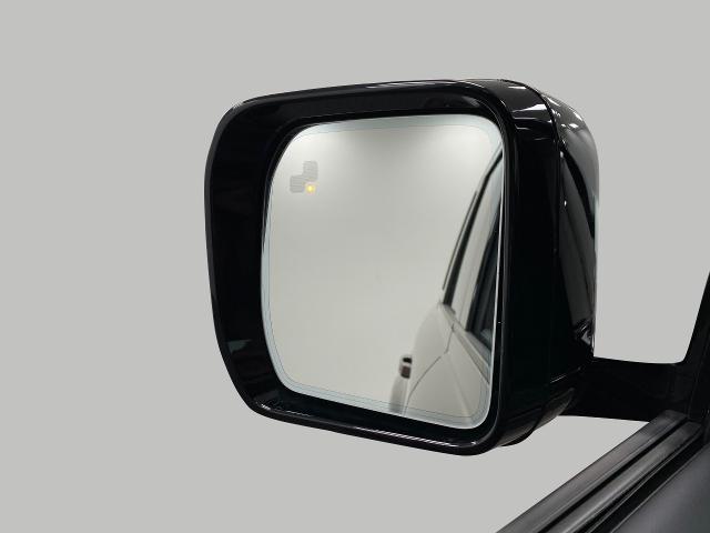 2025 Defender Vehicle Photo in Appleton, WI 54913