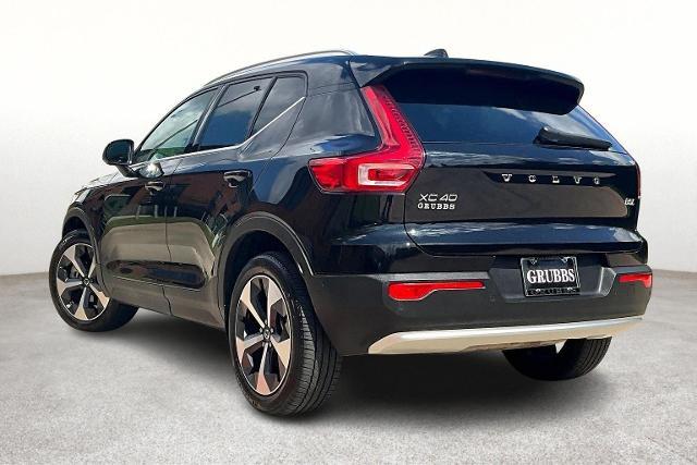2025 Volvo XC40 Vehicle Photo in Houston, TX 77007