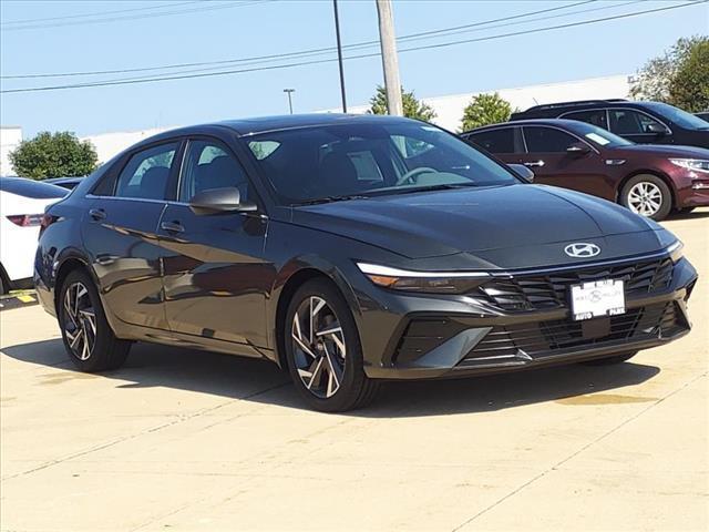 2024 Hyundai ELANTRA Vehicle Photo in Peoria, IL 61615