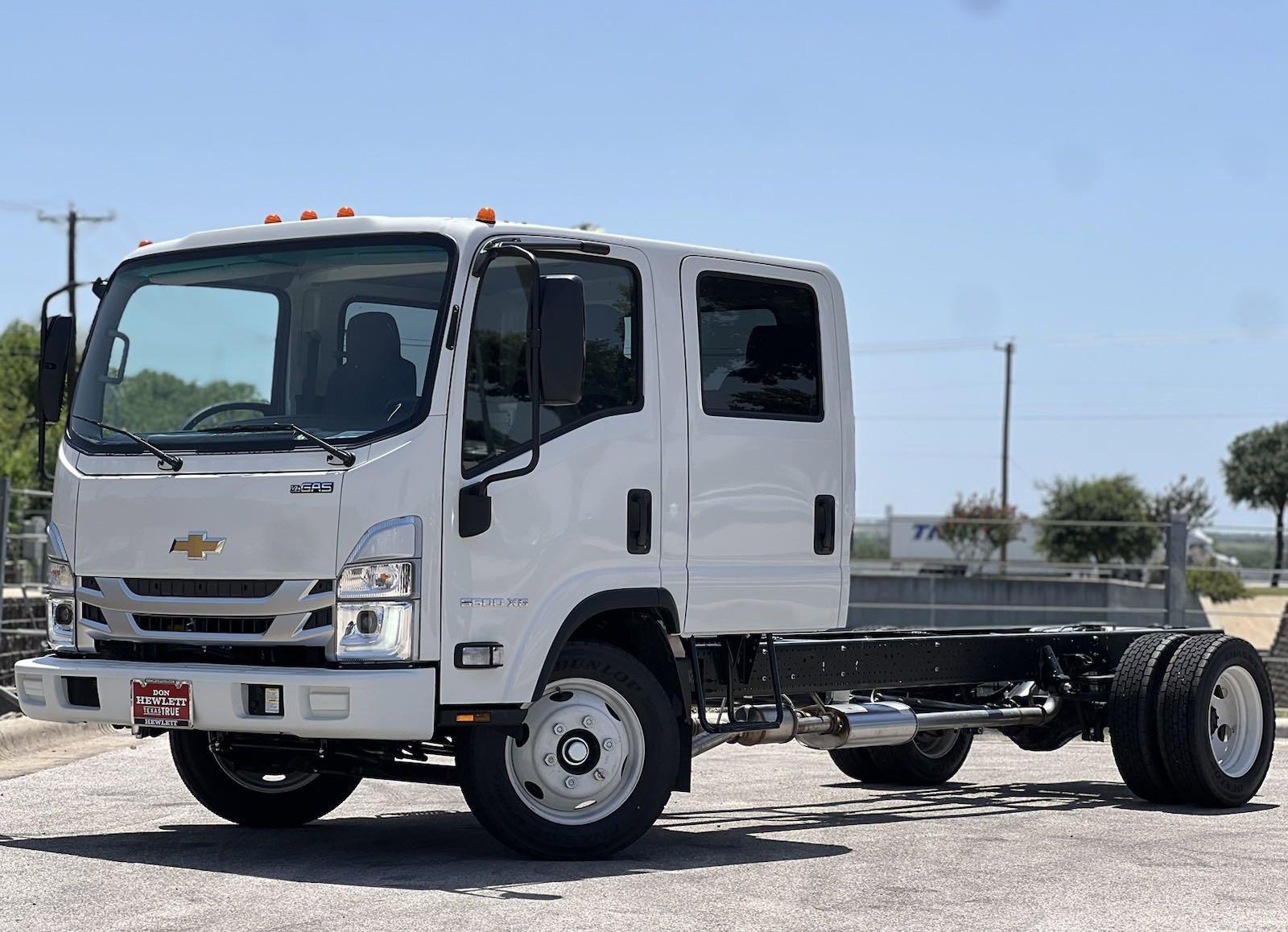 2025 Chevrolet Low Cab Forward 5500 XG Vehicle Photo in GEORGETOWN, TX 78626-7508