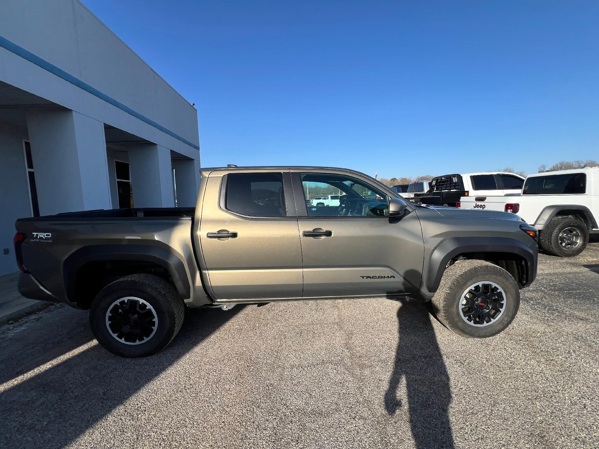 Used 2024 Toyota Tacoma SR5 with VIN 3TYLB5JNXRT018809 for sale in Doniphan, MO