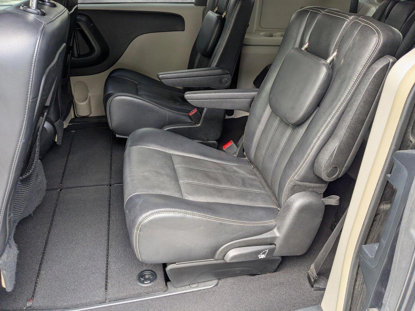 2012 Chrysler Town & Country Vehicle Photo in PEMBROKE PINES, FL 33024-6534