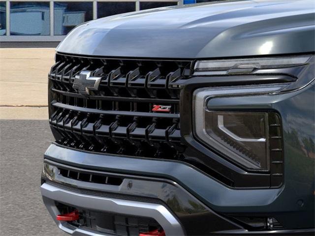2025 Chevrolet Suburban Vehicle Photo in ENGLEWOOD, CO 80113-6708