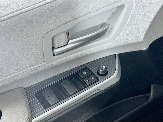 2025 Toyota Sienna Vehicle Photo in Flemington, NJ 08822