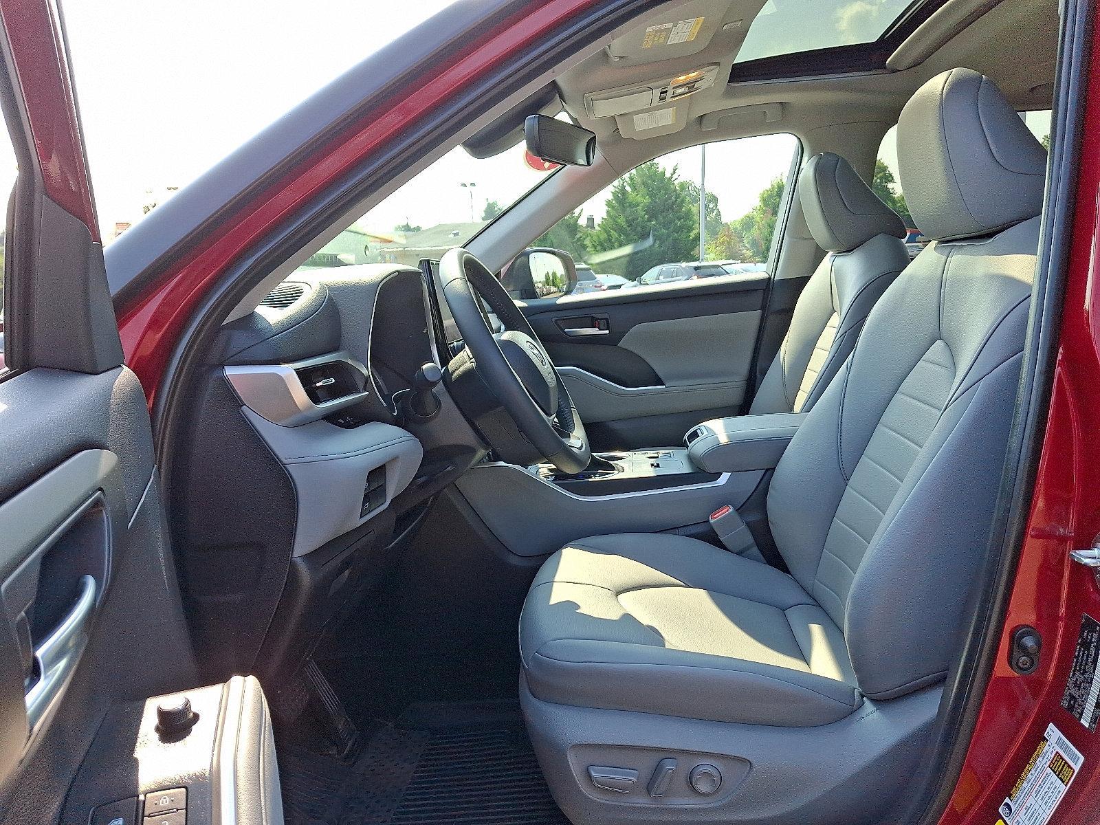 2023 Toyota Highlander Vehicle Photo in Trevose, PA 19053