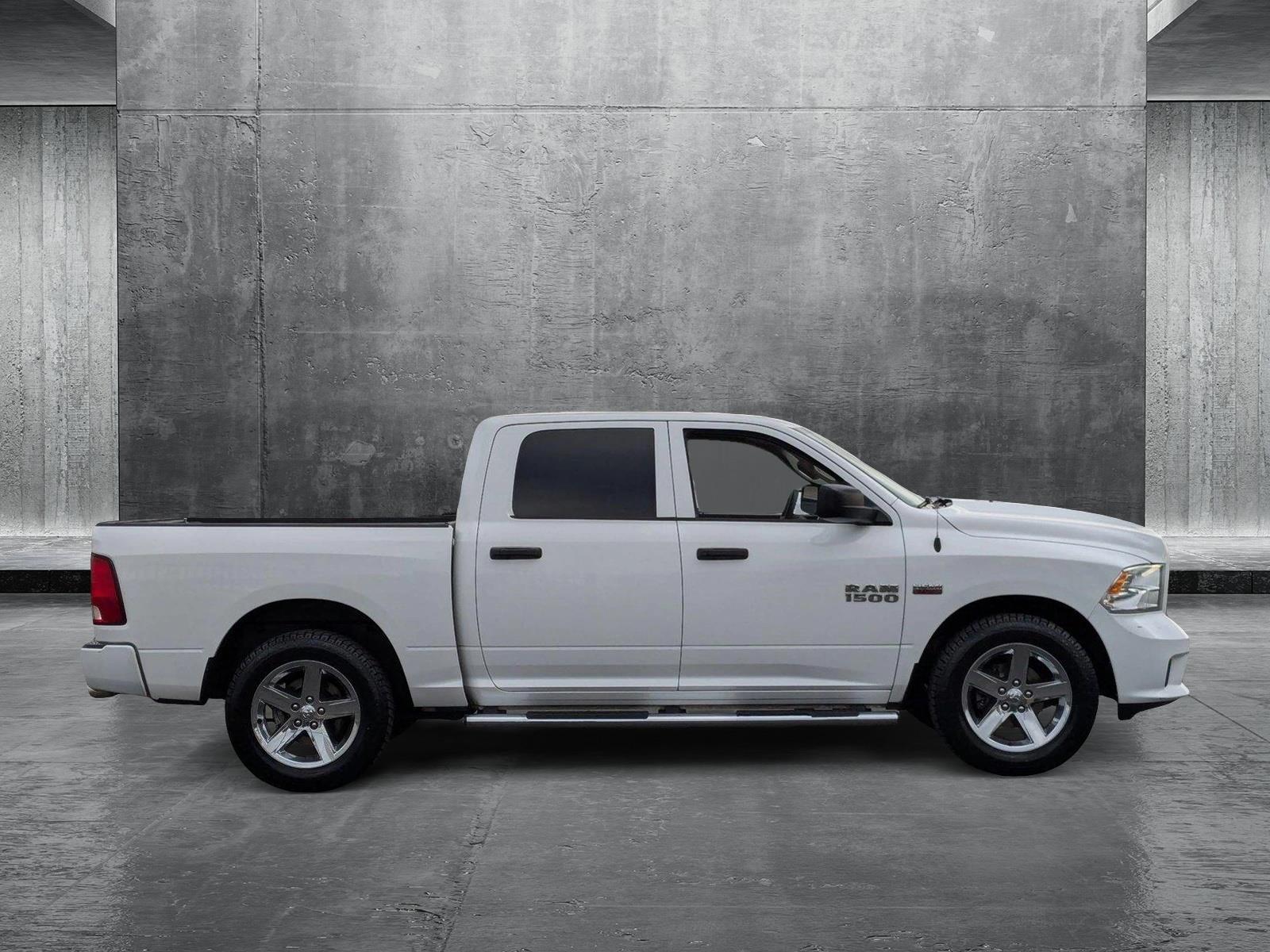 2015 Ram 1500 Vehicle Photo in VALENCIA, CA 91355-1705