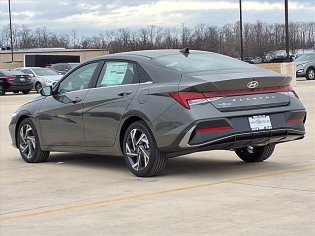 2025 Hyundai ELANTRA Vehicle Photo in Peoria, IL 61615