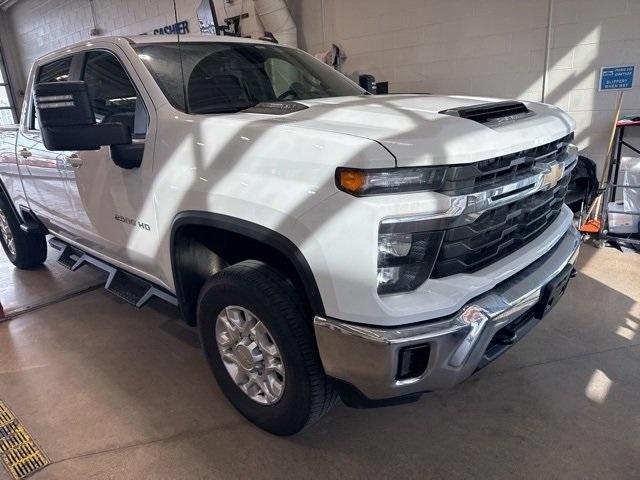 2024 Chevrolet Silverado 2500 HD Vehicle Photo in ENGLEWOOD, CO 80113-6708