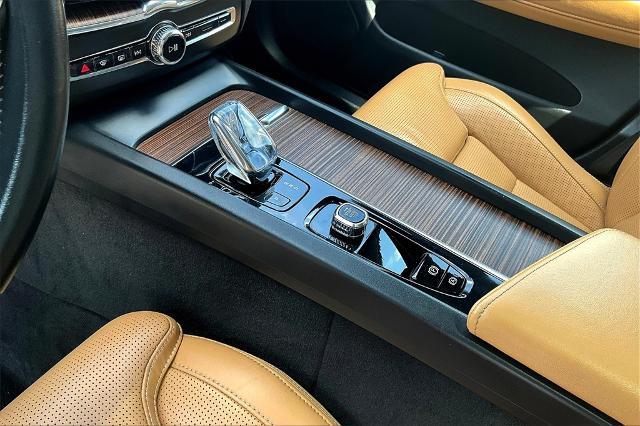 2022 Volvo XC60 Vehicle Photo in Houston, TX 77007