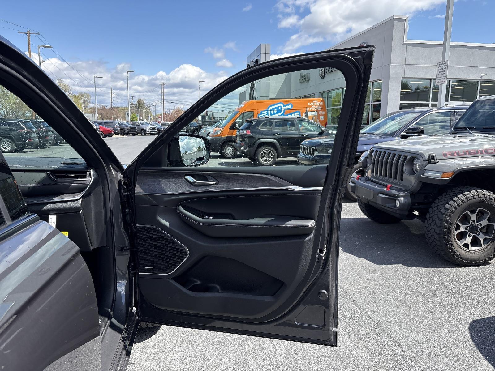 2025 Jeep Grand Cherokee Vehicle Photo in Mechanicsburg, PA 17050-1707