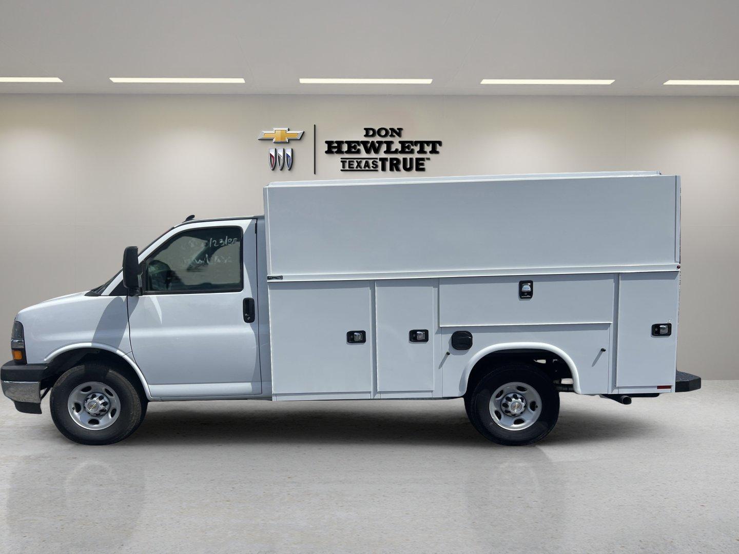 2025 Chevrolet Express Cutaway 3500 Vehicle Photo in GEORGETOWN, TX 78626-7508