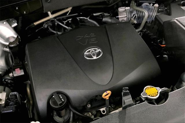 2017 Toyota Highlander Vehicle Photo in Lees Summit, MO 64086