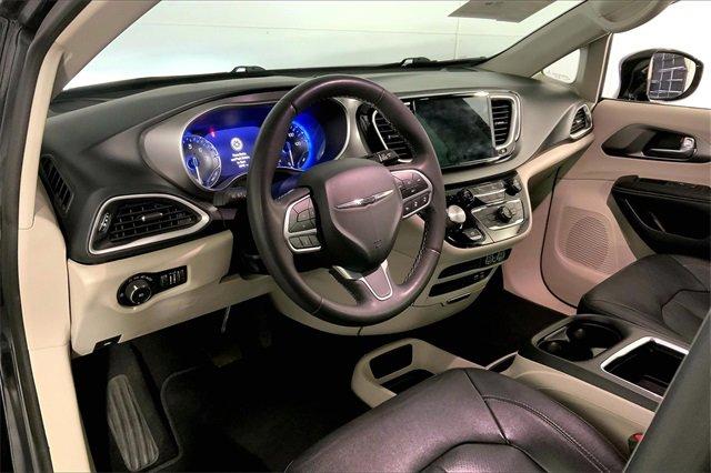 2022 Chrysler Pacifica Vehicle Photo in KANSAS CITY, MO 64114-4502