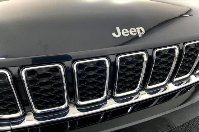 2024 Jeep Grand Cherokee Vehicle Photo in Kansas City, MO 64114
