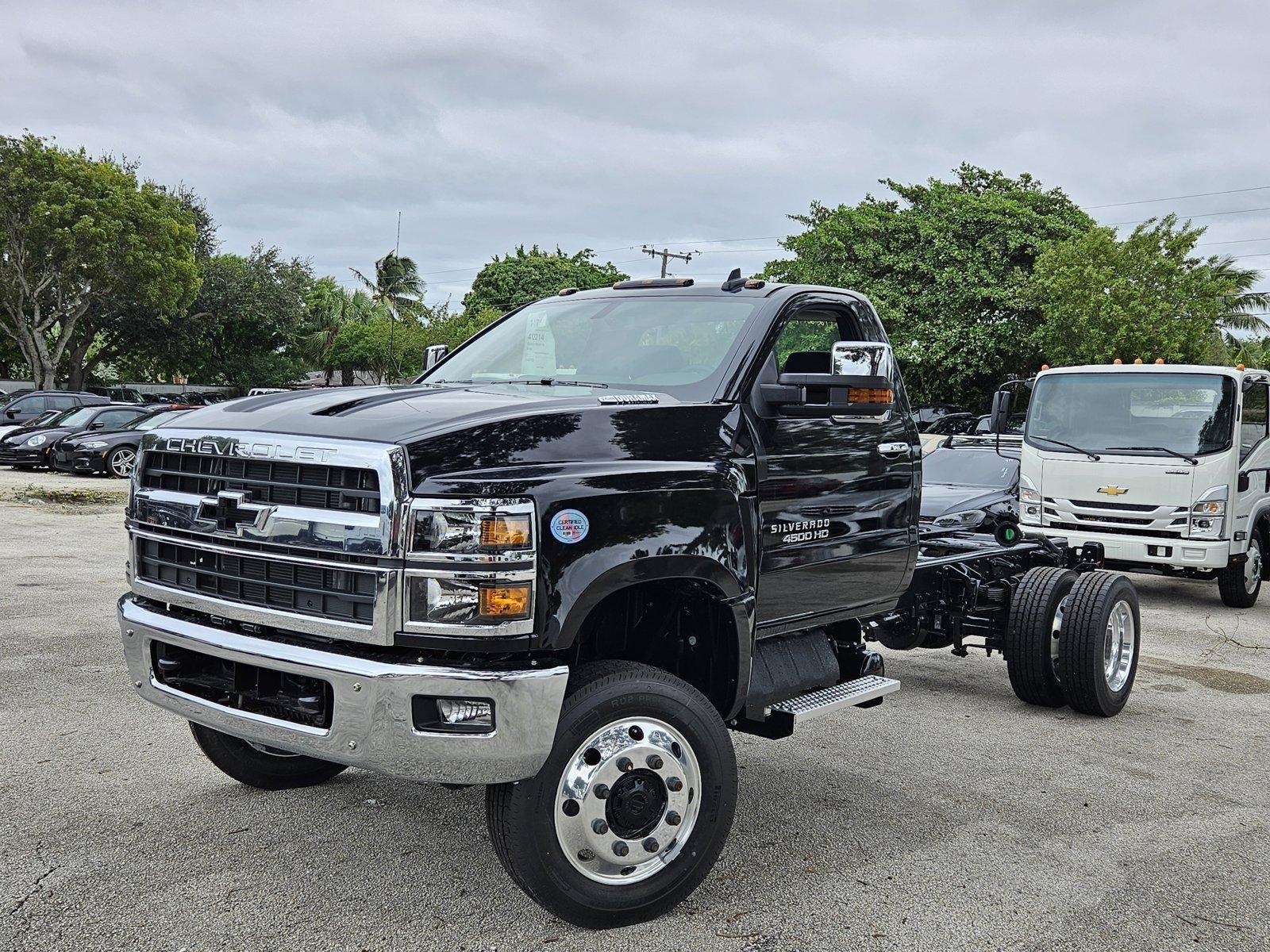 2024 Chevrolet Silverado 4500 HD Vehicle Photo in GREENACRES, FL 33463-3207