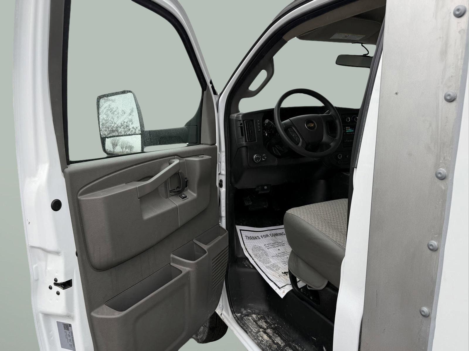 2024 Chevrolet Express Cutaway 3500 Vehicle Photo in GEORGETOWN, TX 78626-7508