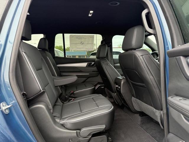 2025 Buick Enclave Vehicle Photo in COLUMBIA, MO 65203-3903