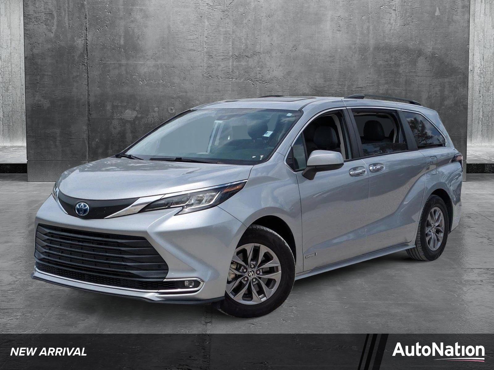 2021 Toyota Sienna Vehicle Photo in Bradenton, FL 34207