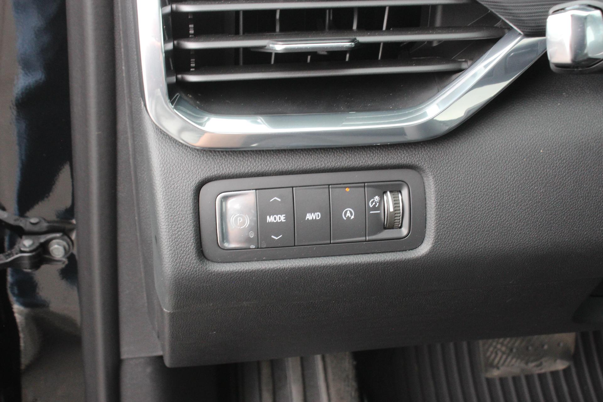 2025 GMC Acadia Vehicle Photo in AURORA, CO 80012-4011