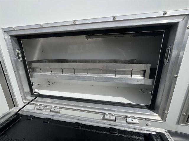 2025 Chevrolet Express Cutaway 3500 Vehicle Photo in ALCOA, TN 37701-3235