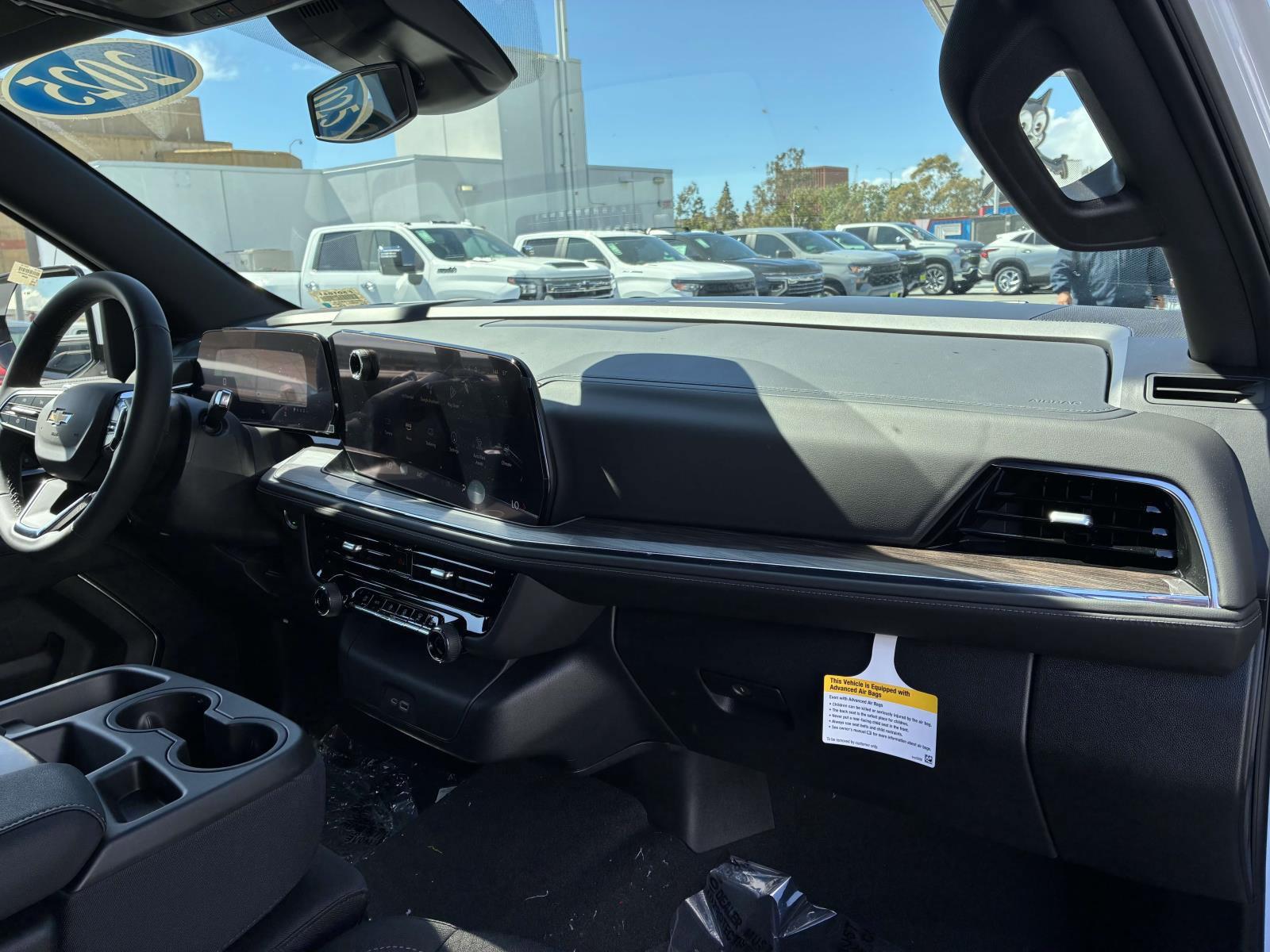 2025 Chevrolet Suburban Vehicle Photo in LOS ANGELES, CA 90007-3794