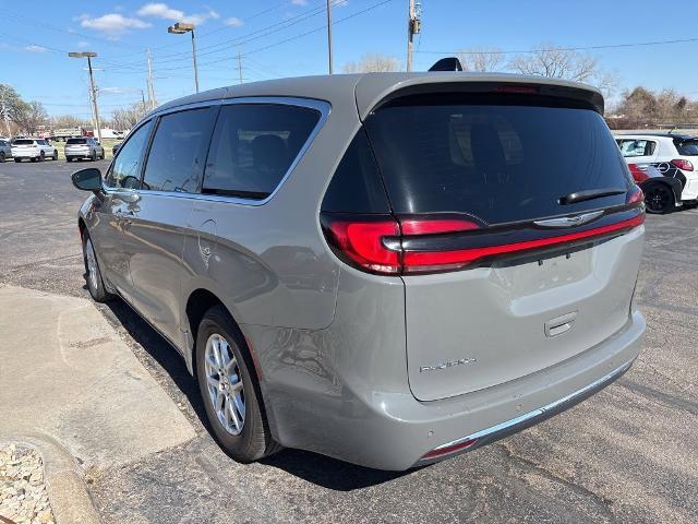 2023 Chrysler Pacifica Vehicle Photo in MANHATTAN, KS 66502-5036