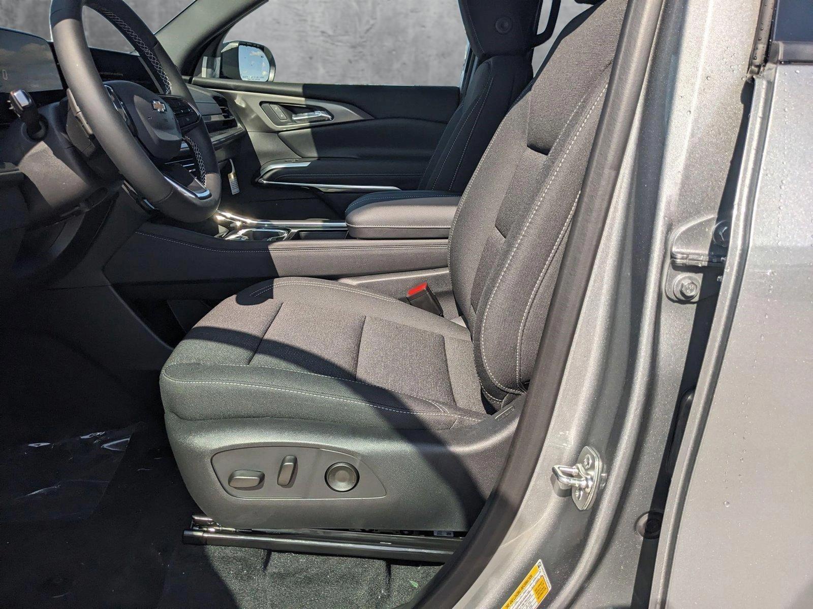 2025 Chevrolet Traverse Vehicle Photo in MIAMI, FL 33172-3015