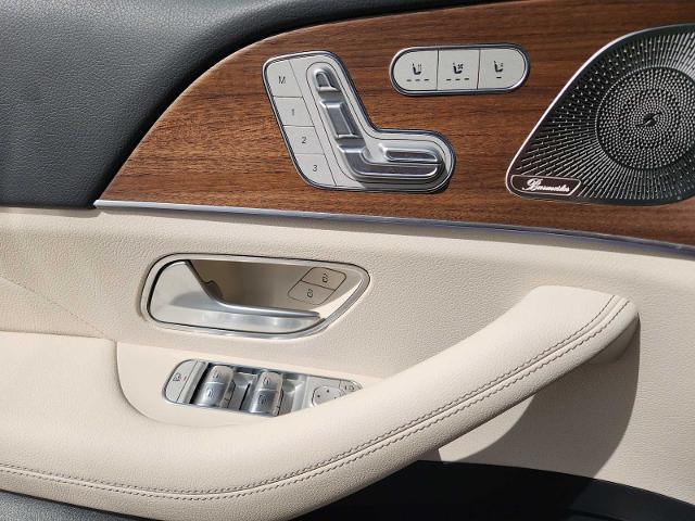 2025 Mercedes-Benz GLS Vehicle Photo in HOUSTON, TX 77079
