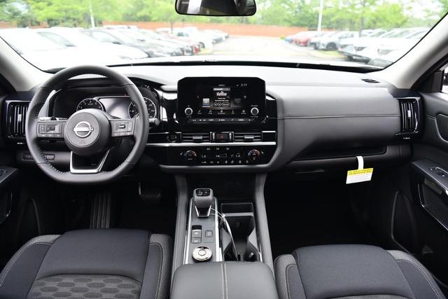 2025 Nissan Pathfinder Vehicle Photo in Ballwin, MO 63011