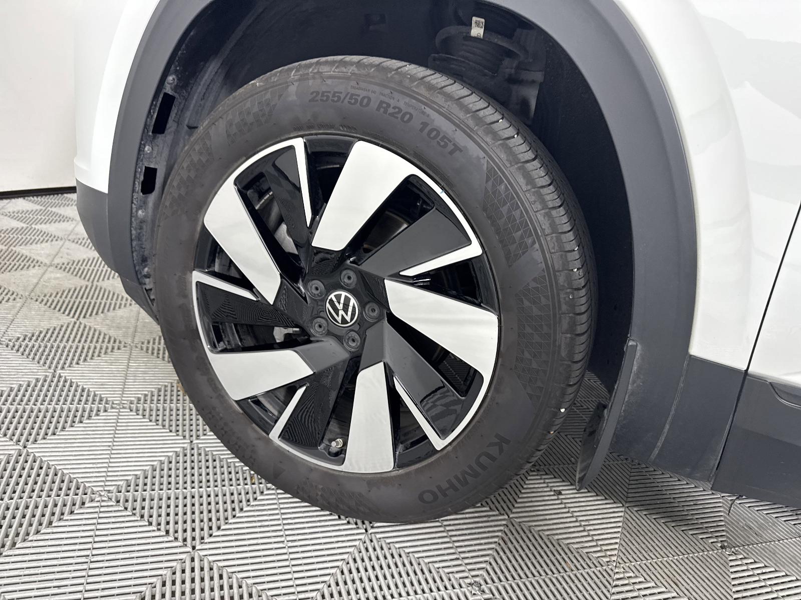 2024 Volkswagen Atlas Cross Sport Vehicle Photo in Georgetown, TX 78626