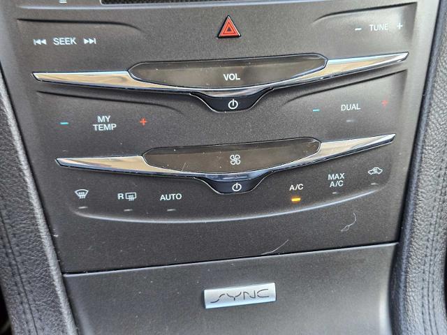 2017 Lincoln MKT Vehicle Photo in DENTON, TX 76210-9321