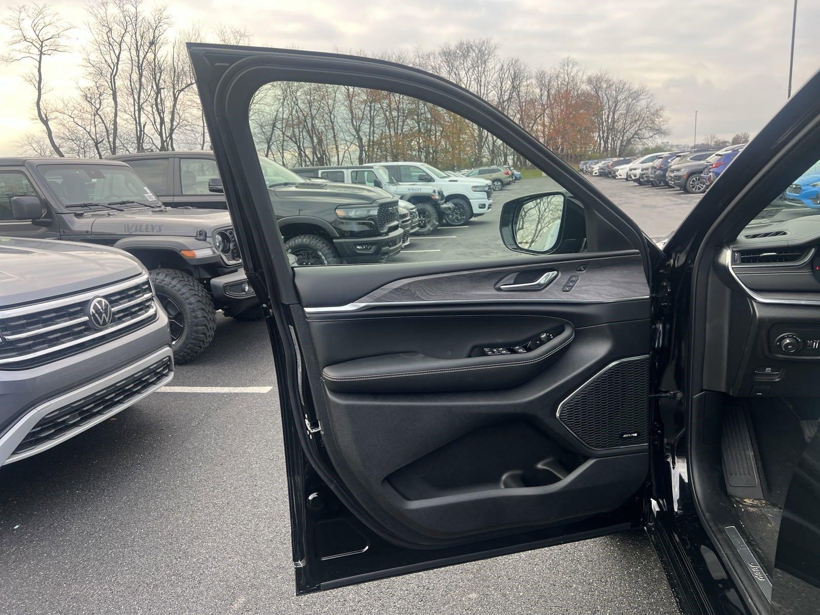 2025 Jeep Grand Cherokee L Vehicle Photo in Mechanicsburg, PA 17050-1707