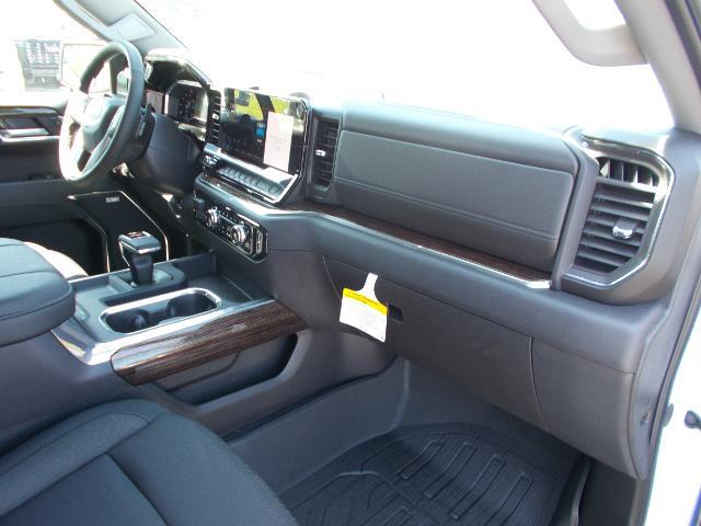 2025 GMC Sierra 1500 Vehicle Photo in LOWELL, MA 01852-4336