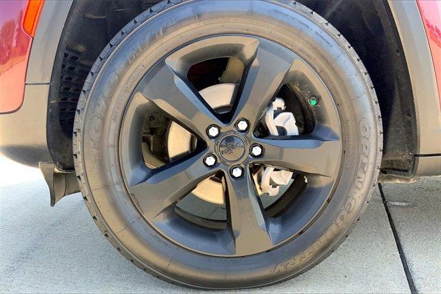 2023 Jeep Grand Cherokee Vehicle Photo in TOPEKA, KS 66609-0000
