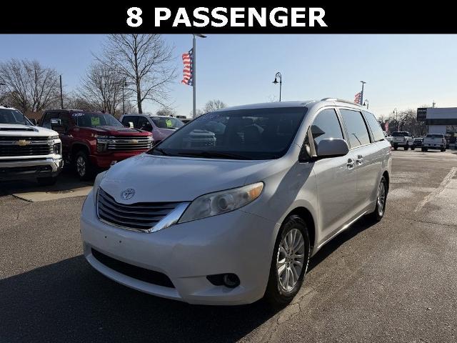 2016 Toyota Sienna XLE 7-Passenger Auto Access Seat