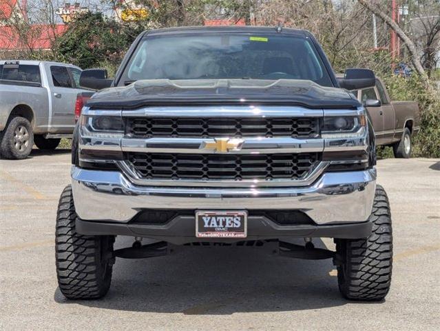 Used 2018 Chevrolet Silverado 1500 LT with VIN 3GCPCRECXJG165631 for sale in Henderson, TX