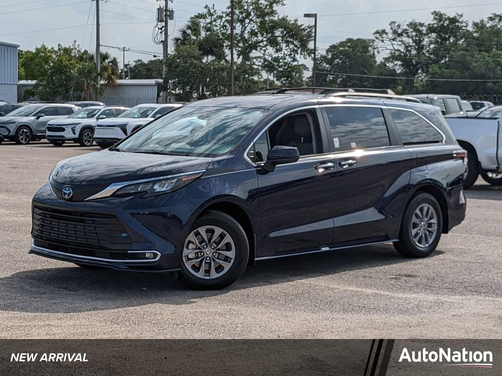 2024 Toyota Sienna Vehicle Photo in ORLANDO, FL 32808-7998