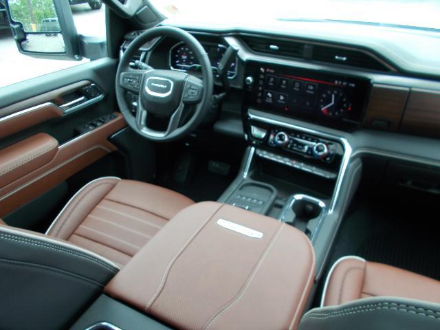 2025 GMC Sierra 2500 HD Vehicle Photo in LOWELL, MA 01852-4336