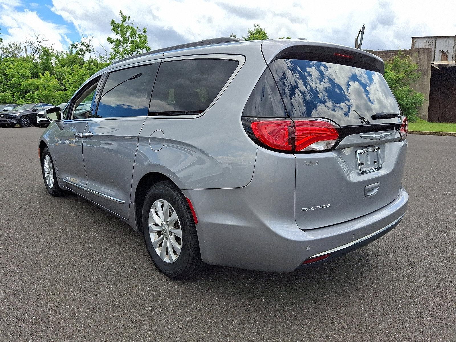2017 Chrysler Pacifica Vehicle Photo in Trevose, PA 19053